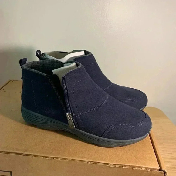 L NEW Women's Easy Spirit- Navy- US 9 - Picture 1 of 4